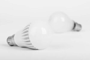 12 من افضل انواع الاضاءة المنزلية تساعدك على بروز بيتك بشكل راقي - 17 LED bulb اللمبة الليد