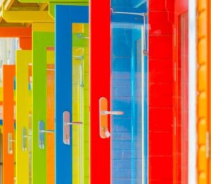 تعرف على اشكال ابواب المنازل عبر شركة شطب للديكورات والتشطيبات - 6 Paint doors دهان الأبواب